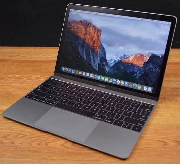 のインスタグラム：「本日Macbookが販売終了したみたい。 まぁ、AirとProとモデルの差がわかりにくくなってたから予想はしてたけど、、、でも軽くて便利だったのよねー」