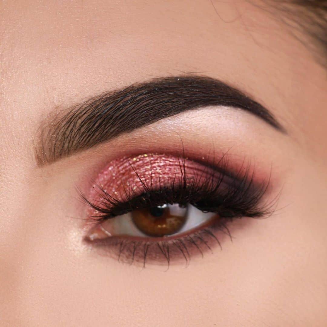 Too Facedさんのインスタグラム写真 - (Too FacedInstagram)「STUNNING 🤩 @glamorousreflections shows off her eye glam using our Natural Lust Eye Shadow Palette! #tfnaturallust #toofaced」7月11日 0時03分 - toofaced