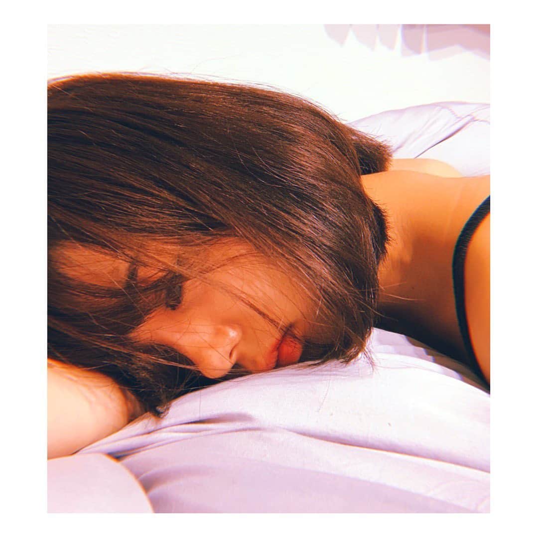 金野美穂さんのインスタグラム写真 - (金野美穂Instagram)「カッカッカッカッ あー動きたくないなぁ カッカッカッカッ あーこのまま寝ちゃおうかな でもお風呂入らなきゃなー カッカッカッカッ カッカッカッカッ カッカッカッカッ... うるさいなぁ  時計と会話 #filmcamera #film」7月11日 0時05分 - kaneno_miho