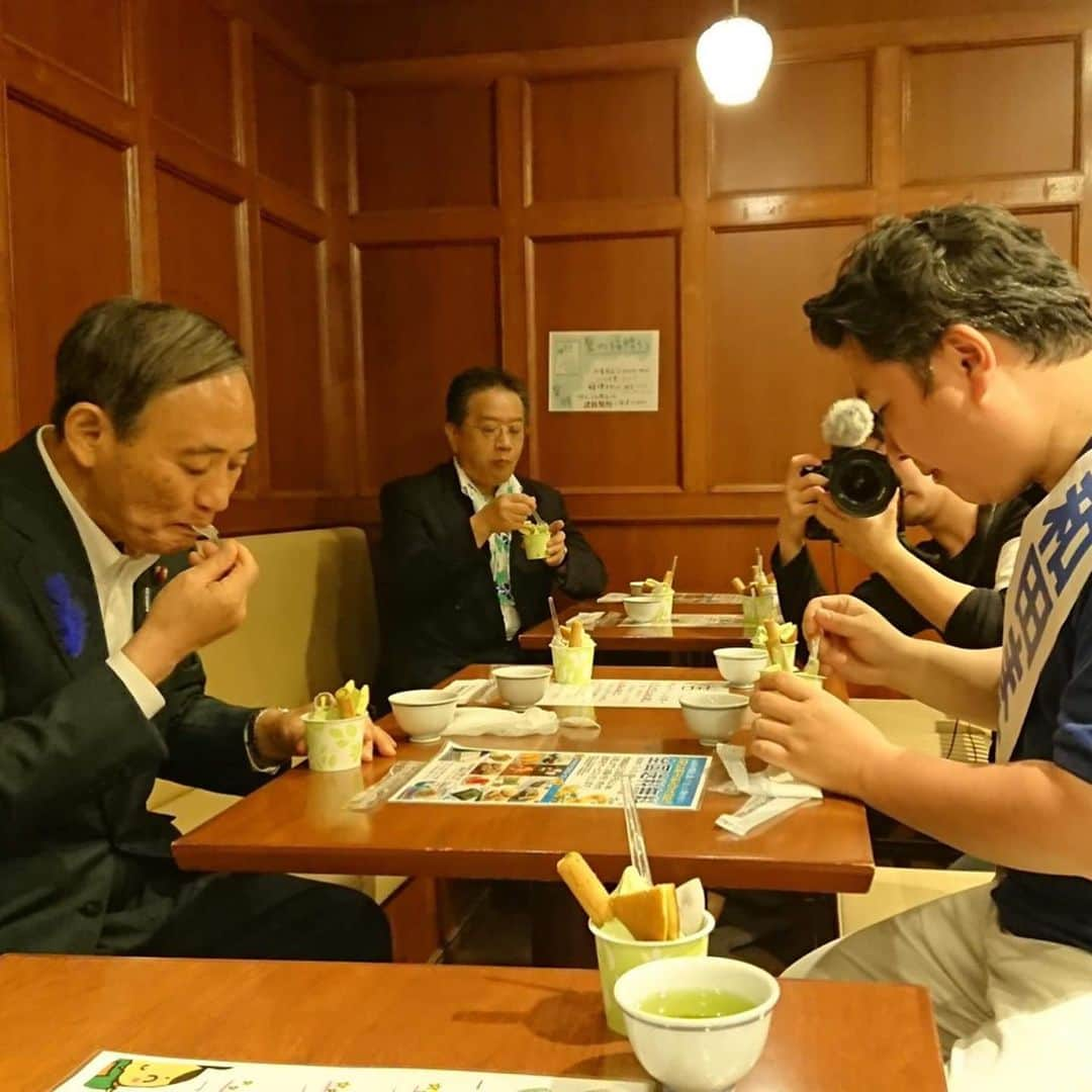 菅義偉さんのインスタグラム写真 - (菅義偉Instagram)「#参議院議員選挙 #全国比例 #和田政宗 #応援 #休憩 #お茶の井ヶ田」7月11日 0時11分 - suga.yoshihide