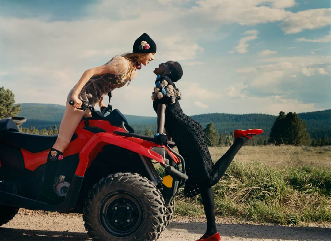 Miu Miuさんのインスタグラム写真 - (Miu MiuInstagram)「A journey of discovery - of different places, of different selves.  Shot in the Montana countryside by @EddieWrey, the #MiuMiuFW19 campaign expresses a yearning for escape, a turn to the natural, a freedom.  Styling and Art Direction: @KEGrand Featuring: @MeganRoche and @AdutAkech」7月11日 0時31分 - miumiu
