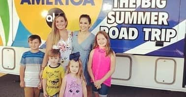 Good Morning Americaさんのインスタグラム写真 - (Good Morning AmericaInstagram)「We love seeing how many fans ran into @ginger_zee on our #GMARoadTrip to Houston!」7月11日 0時32分 - goodmorningamerica