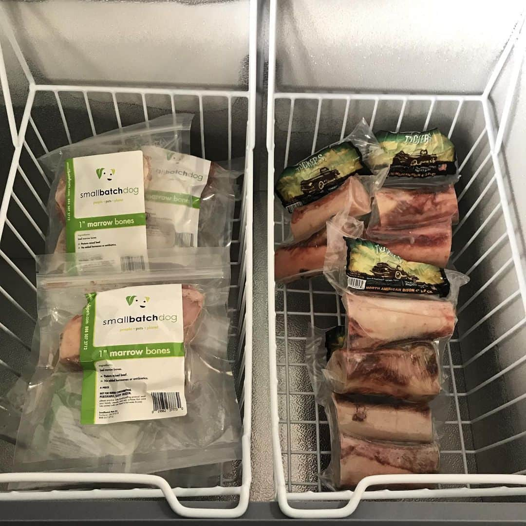 Dogs by Ginaさんのインスタグラム写真 - (Dogs by GinaInstagram)「Small Batch beef bones and Tuckers Bison bones. Be sure to pick a pack up next visit! 🐾」7月11日 0時32分 - napanatural.dogco