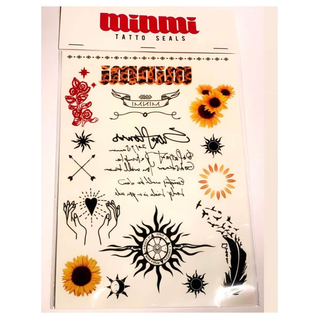 MINMIさんのインスタグラム写真 - (MINMIInstagram)「sunflower tatto sticker 。 一足先に実験で貼ってみたよ 、、、結果。めちゃくちゃ自然で可愛いわっ🌻 お風呂でゴシゴシしなければ一週間ぐらい持つよん♪ 7月10日 販売START http://masterbeau-online.jp/」7月11日 0時35分 - minmidesu