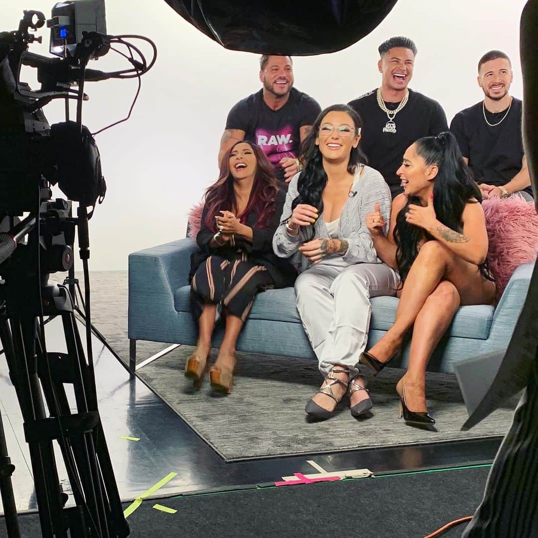 ニコール・ ポリッツィのインスタグラム：「Us all day. #DysfunctionalFamily @jerseyshore」
