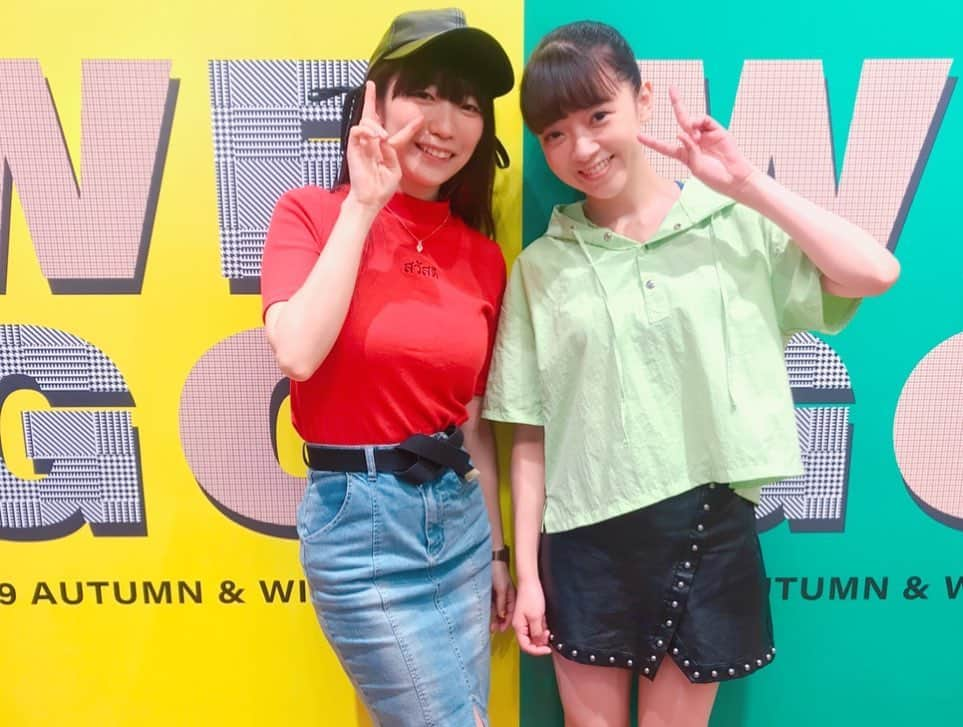 ぱいぱいでか美さんのインスタグラム写真 - (ぱいぱいでか美Instagram)「今日はWEGOとW♡Cの合同展示会へ行ってきました❤︎ 事務所の後輩のエドちゃんに付き合ってもらったよ〜 ꙳ #WEGO #w❤️c #exhibition #tapista #メリーメリーファンファーレ #エドマエ ちゃん #木村ミサ ちゃん #えりなっち さん #3時のヒロイン #かなで さん ꙳ 今回も可愛くて安くてトレンド抑えてて やっぱ最強だなー(T . T)！ W♡Cのクレヨンしんちゃんコラボ可愛すぎたので発売になったら全員買いましょう… エドちゃんと趣味似てるのか、 恋愛革命ロンteeとダンレボコラボの靴下お揃いでつけてきちゃった✔️ 双子コーデするっきゃ内閣△ 展示会でいろんな方にお会いしました〜☻ ミサちゃん、えりなっちさん、かなでさん！ キカちゃんなぴちゃんとかにも会えて嬉しかったよ〜」7月11日 0時45分 - paipaidekami