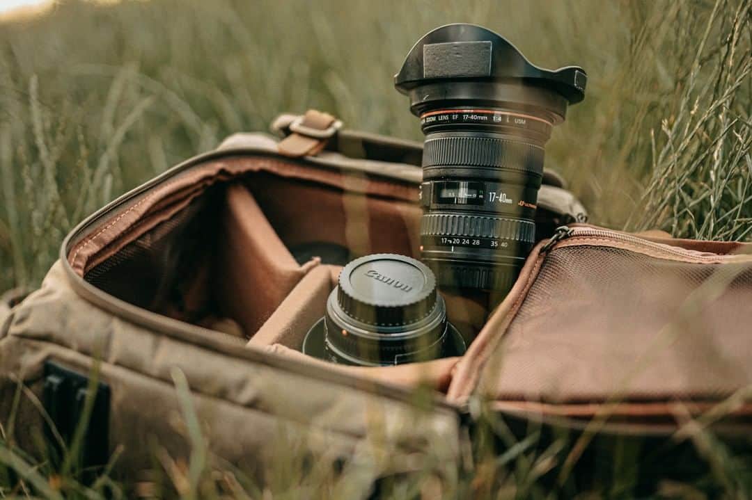 Canon UKさんのインスタグラム写真 - (Canon UKInstagram)「If you could pack a kitbag with two lenses for the day, which ones would it be? If it was us, we'd go 'versatile' - but let's see which one comes out on top! 🏆 Image by @dietzimage.」7月11日 0時45分 - canonuk