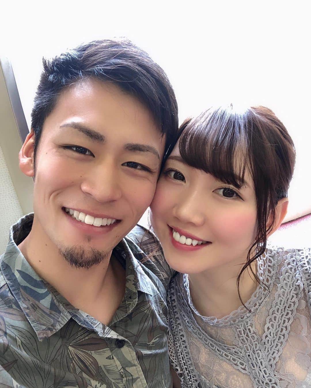 怜佳（カカオ接骨院 院長）さんのインスタグラム写真 - (怜佳（カカオ接骨院 院長）Instagram)「2019.6.2 ★2回目のドレスショップ( #ラヴォーガ ) ★第1回目のプランナーさんとの打ち合わせ  この日、ウェディングドレス決定👰✨ あとは、色打掛を何着か試着しました👘 写真の色打掛は金ピカ派手過ぎで私には似合いませんでした😂 なのであえて投稿😁笑 彼は、タキシードと黒紋付袴を試着🤵 どっちも似合う〜😍 第1回目の打ち合わせは •W-bookのお渡し •カメラ案内 •ビデオ案内 そして宿題😎 まだわからないことだらけなので 質問をいっぱいしました！ プランナーさんは丁寧にしっかり質問に対応してくださって心強いです💚  現状… 色打掛迷子 カラードレス迷子 タキシード迷子 素敵な出会いがありますように😭🙏 #ウェディングドレス #カラードレス #色打掛 #タキシード #黒紋付袴 #名古屋花嫁 #プレ花嫁 #エルダンジュ名古屋 #カラードレス迷子 #色打掛迷子 #タキシード迷子 #栁ちゃん夫婦 #カメラ好きな人と繋がりたい  #接骨院#女性院長#女性柔道整復師#筋膜リリース#骨盤矯正#立体動態波#ハイボルテージ#フェイシャルエステ#腸活#オイルケアセラピスト#ボディケアセラピスト#健康#美容#春日井#勝川」7月11日 0時48分 - cacaosekkotsuin