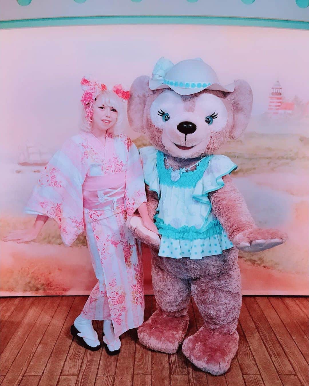 Elizabunnii エリザバニーさんのインスタグラム写真 - (Elizabunnii エリザバニーInstagram)「💖Bunnie in a rose yukata coord & Shellie May in a sunny fun outfit~!💕💖⁣ 🎀Wearing yukata is so fun~!💕 And I can put them on myself so I don’t need to go to kimono salon🙈 Going to kimono salon is so fun but it gets expensive ahah..💔💔 I don’t have much time left in Japan so I’m trying to wear yukata as much as possible before I have to go home~!💘💞💕⁣ #yukata #yukata👘 #tokyodisneysea #shelliemay #duffysunnyfun #disneysea #disneygram #disney #mickeyears #yukatagirl #浴衣 #浴衣帯アレンジ #浴衣コーデ #浴衣アレンジ #シェリーメイ #ディズニー好き #ディズニー #ディズニーシー #ディズニーコーデ」7月11日 0時53分 - dollie.bunnie