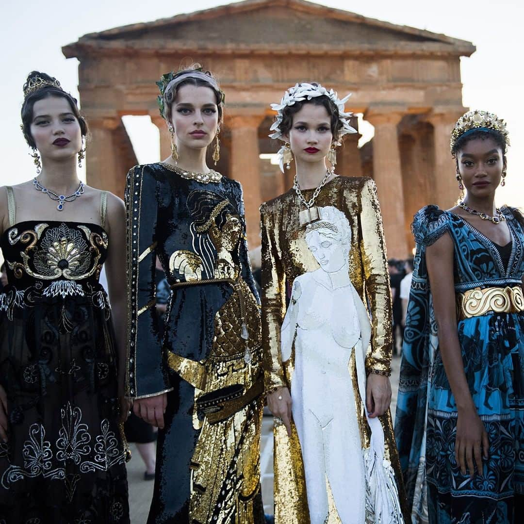 ドルチェ&ガッバーナさんのインスタグラム写真 - (ドルチェ&ガッバーナInstagram)「Backstage looks from the Dolce&Gabbana Alta Moda Fashion Show at the Temple of Concordia at the Valley of the Temples, July 2019.  Special thanks to Regione Siciliana - Parco Archeologico e Paesaggistico della Valle dei Templi di Agrigento and Comune di Agrigento.  #DGAltaModa #DGFattoAMano #MadeInItaly #Agrigento #DGLovesSicily #DolceGabbana」7月11日 1時01分 - dolcegabbana