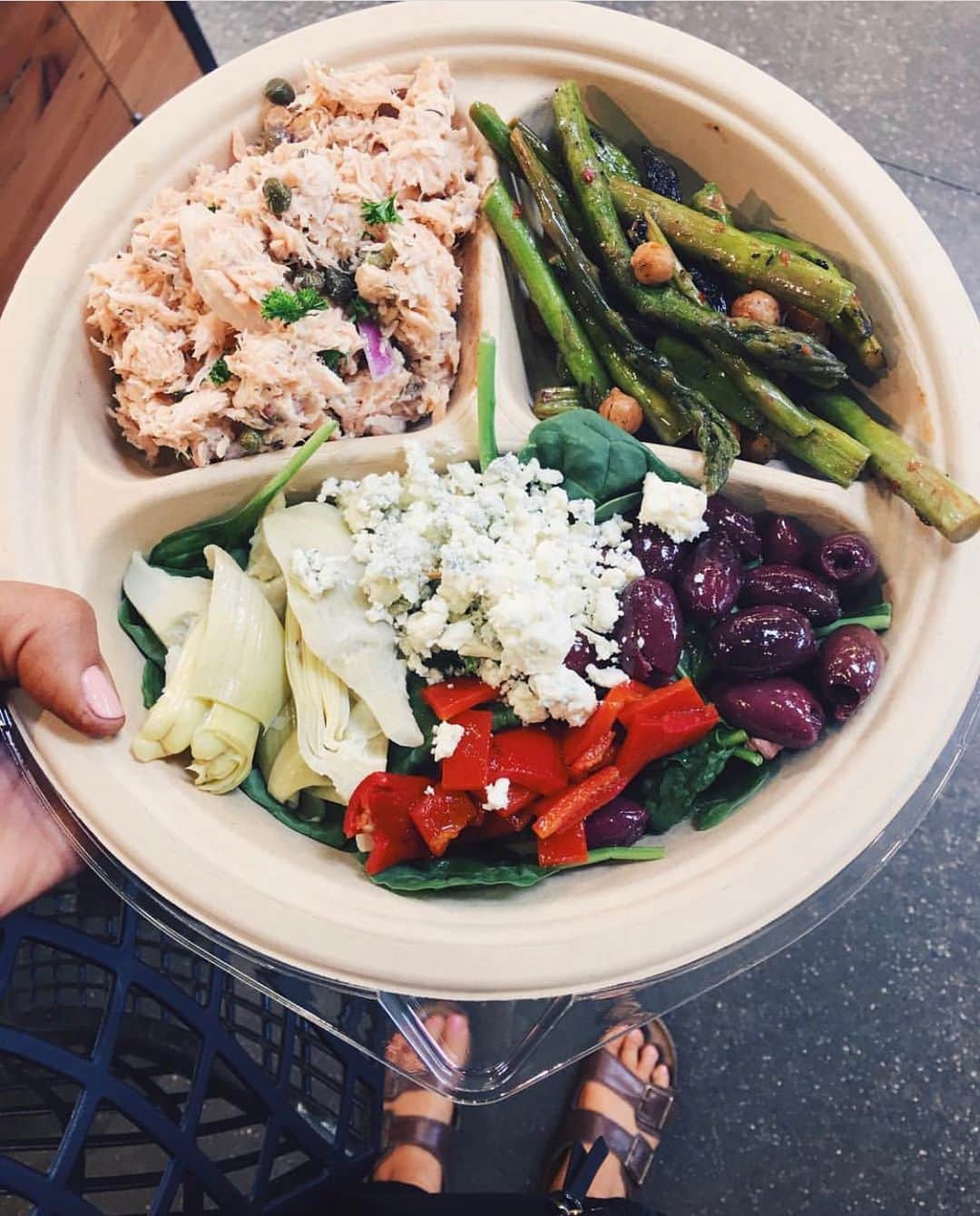 Whole Foods Marketさんのインスタグラム写真 - (Whole Foods MarketInstagram)「Who else is ready for lunch? 🙋‍♀️ Thanks for the 🍽 inspo, @thatswhatsheeats!」7月11日 0時56分 - wholefoods