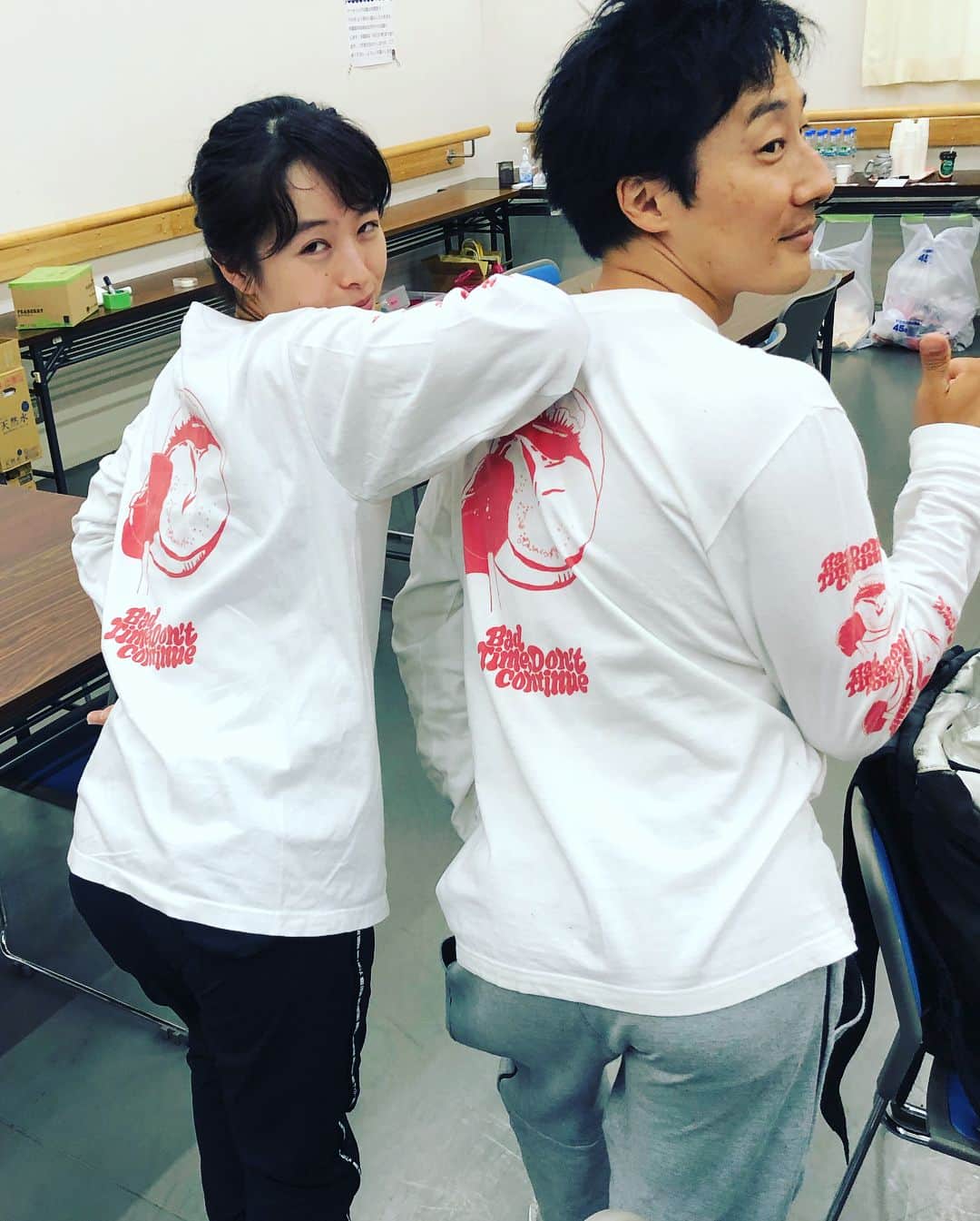 清野菜名さんのインスタグラム写真 - (清野菜名Instagram)「もうすぐ、舞台『けむりの軍団』の本番ー。ちゃくちゃくと近づいてきてドキドキします。皆さん是非、観に来てね！ #稽古場で流行ってる #きったんのT-shirt おつかれーらいす」7月11日 0時58分 - seinonana