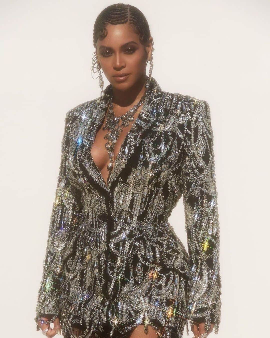 Vogueさんのインスタグラム写真 - (VogueInstagram)「For the world premiere of @LionKing, @beyonce (who was joined by daughter Blue Ivy) stole the show in @alexandermcqueen. Tap the link in our bio for all details. #regram @beyonce」7月11日 0時58分 - voguemagazine