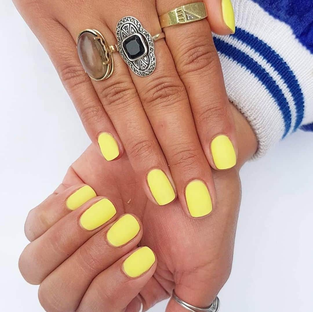 OPIさんのインスタグラム写真 - (OPIInstagram)「Nothing mellow about this yellow from our #OPINeons collection ⚡ #PumpUpTheVolume ⁠is the perfect vibrant shade to brighten up your day. Thanks for sharing @opi_gelcolor_ we're #OPIObsessed⁠ ⁠ #YellowNails #neon #neonnails #neonyellow #nailpolish #manicure」7月11日 1時01分 - opi