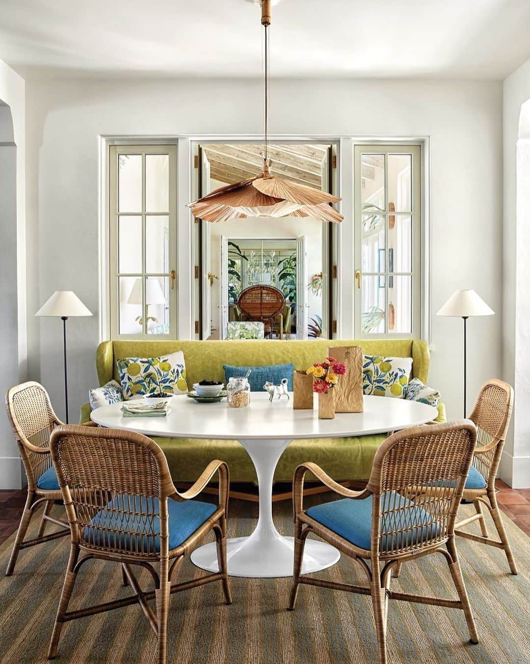 ELLE DECORさんのインスタグラム写真 - (ELLE DECORInstagram)「From reclaimed floors to blackened hinges, designer @tomscheerer infused this Palm Beach home with accents that create an aged feel. The oceanfront house, which was built to match the surrounding homes in the neighborhood, feels fresh yet lived-in, with an undeniable charm. In the breakfast room, a Saarinen table is surrounded by 1920s Bonacina wicker chairs, the @ ingomaurergmbh pendant is vintage, the floor lamps are by @circalighting, and the custom rug is from @studiofournyc. Click the link in bio for the full home tour, as seen in our July/August 2019 issue. Photo: @francescolagnese」7月11日 1時05分 - elledecor