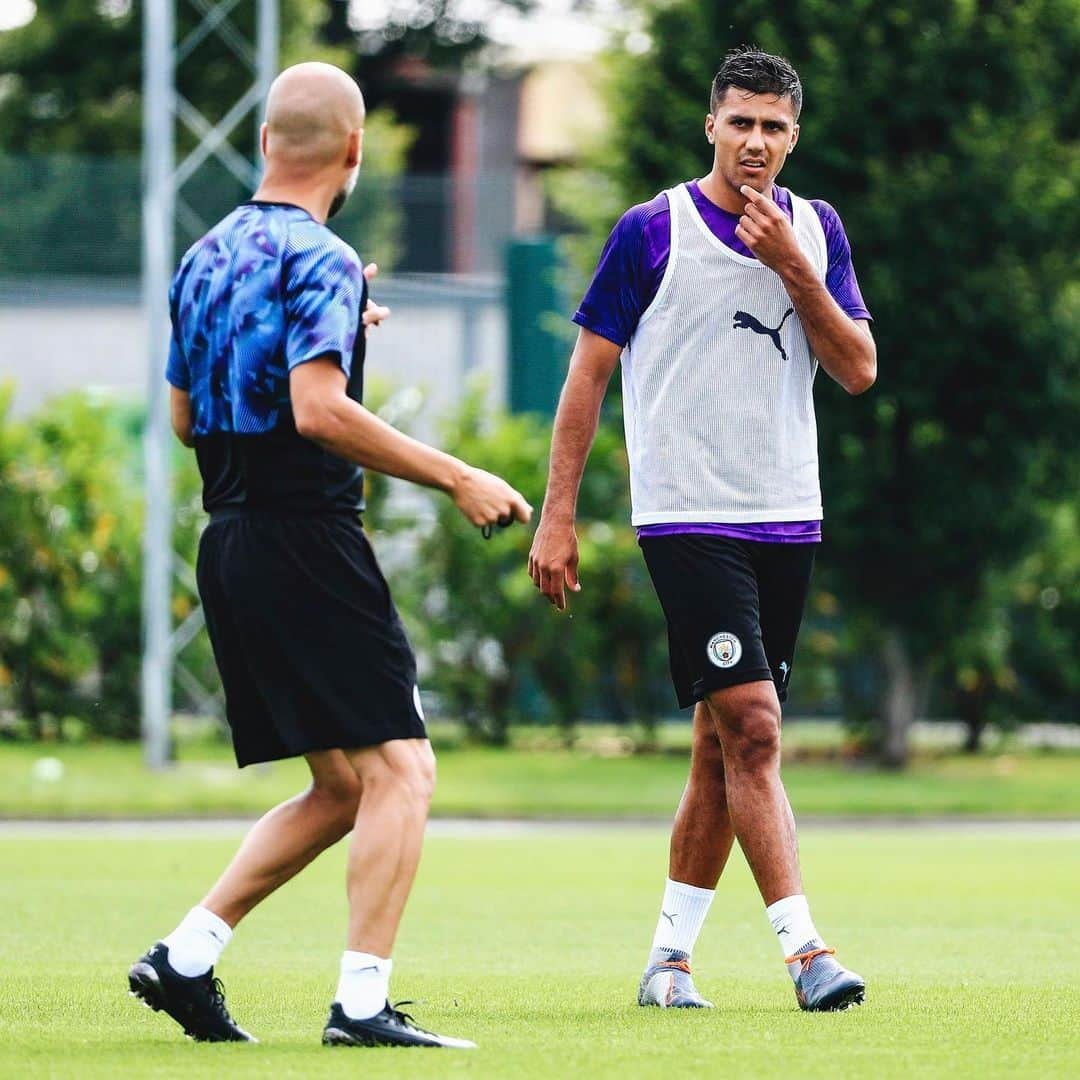 マンチェスター・シティFCさんのインスタグラム写真 - (マンチェスター・シティFCInstagram)「Another good day’s work! ⚽️ . #mancity」7月11日 1時20分 - mancity