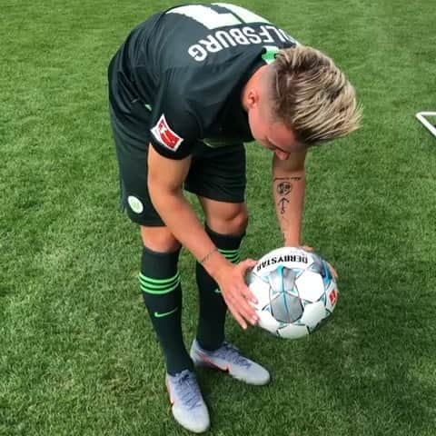 フェリックス・クラウスのインスタグラム：「Media Day 🔫💥🎬🎥📸 @vfl.wolfsburg @bundesliga_en」