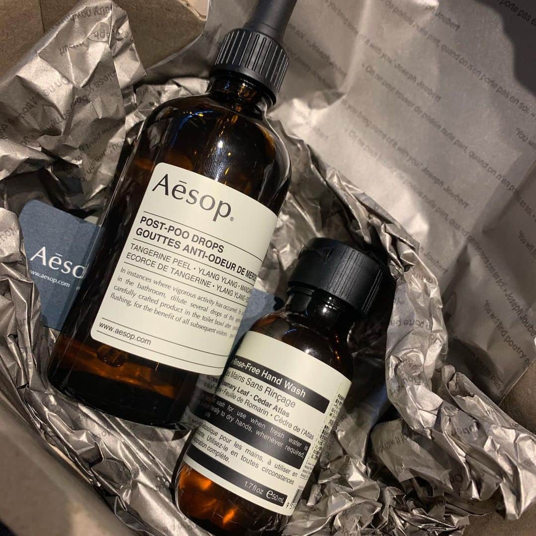 のインスタグラム：「#いただきもの  #aesop #loveit ♪  #感謝 の気持ちをこちらが伝える会なのに… かなりスイッチきれちゃってた上、 ステキな #present を頂いて癒される😿  あと、#仙豆 がほしーw  #thanks」