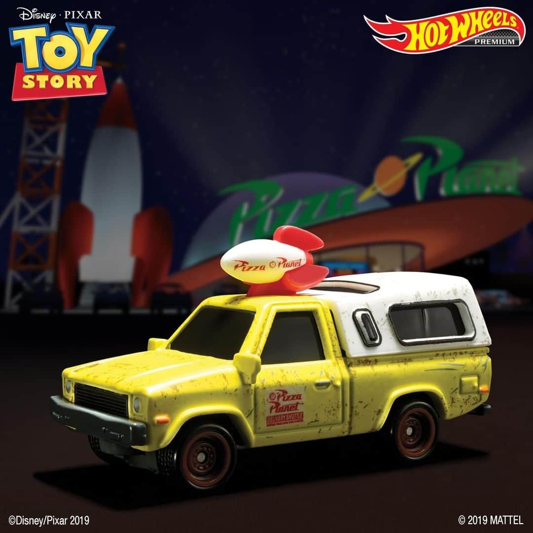 Hot Wheelsさんのインスタグラム写真 - (Hot WheelsInstagram)「Ooooooooo. Delivering a 🔥 one, no matter how you slice it 🍕. Grab the @toystory Pizza Planet Truck while it’s still hot! #HotWheels #ToyStory #ToyStory4」7月11日 1時42分 - hotwheelsofficial