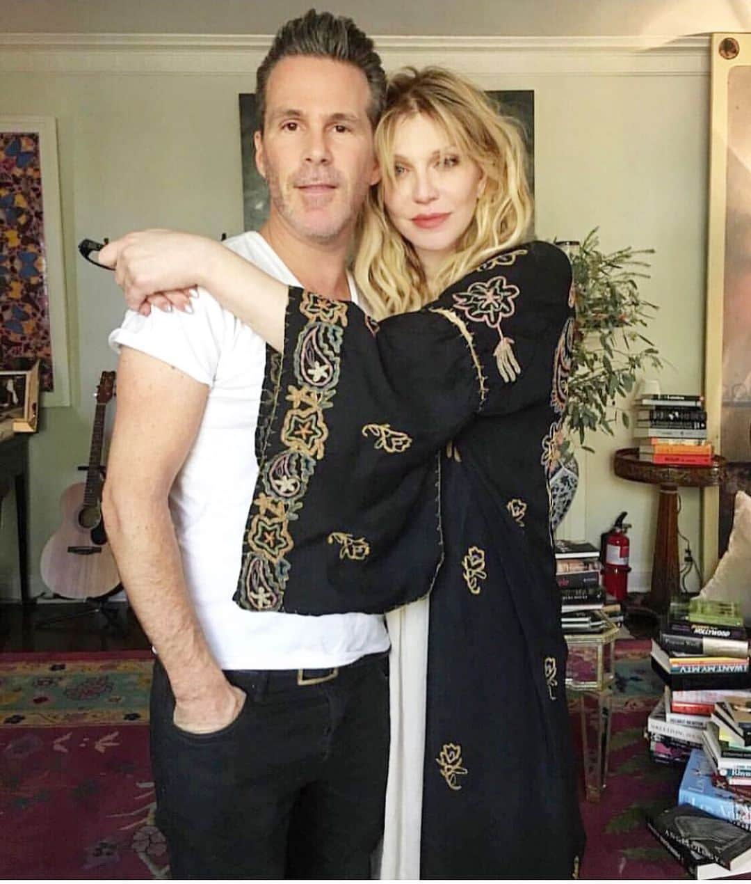 scottlippsさんのインスタグラム写真 - (scottlippsInstagram)「And a very happy bday to my soul sister @courtneylove We shall see you all at @yoladia Sunday Aug 18th!! Get ready .. #happybirthday #courtneylove #love #hbd」7月11日 1時52分 - scottlipps