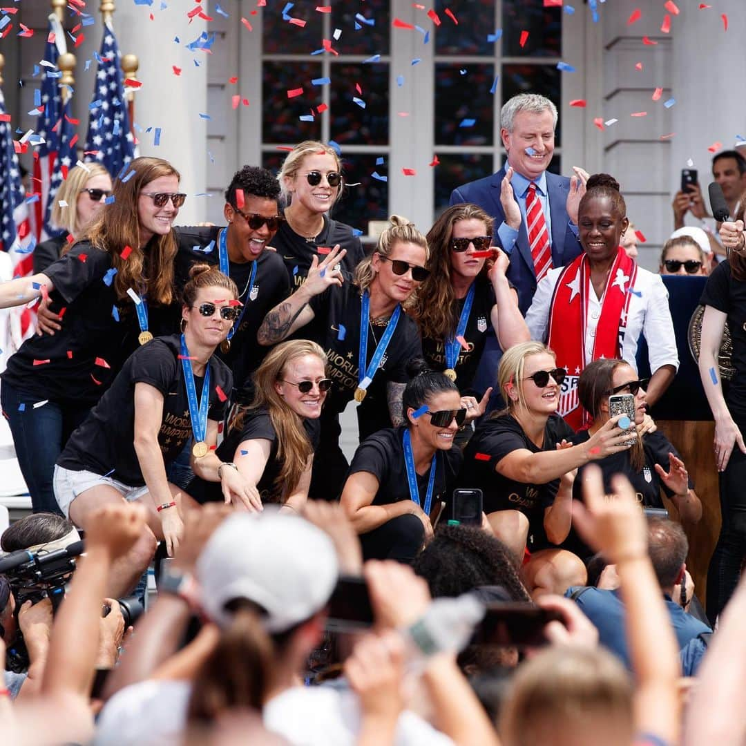 ニューヨーク・シティFCさんのインスタグラム写真 - (ニューヨーク・シティFCInstagram)「NYC knows how to party... Welcome home, @uswnt 🗽🏆 #WNTParade」7月11日 1時47分 - nycfc