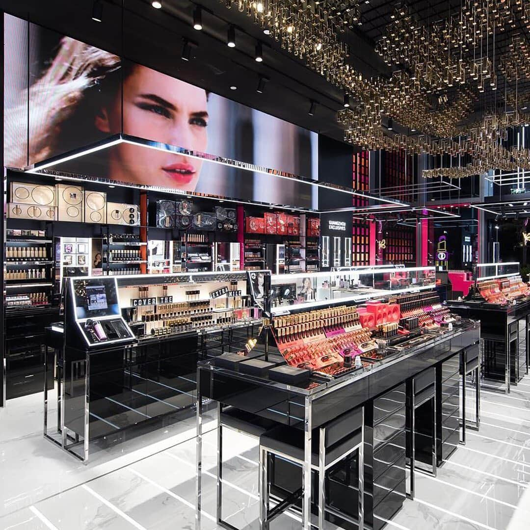 Yves Saint Laurent Beautyさんのインスタグラム写真 - (Yves Saint Laurent BeautyInstagram)「The Guangzhou SHK YSL Beauté boutique  has arrived! Featuring limited edition products, such as the China Exclusive Couture Palette. Only in Guangzhou, Parc Central... #yslbeauty #guangzhou #parccentral」7月11日 2時09分 - yslbeauty