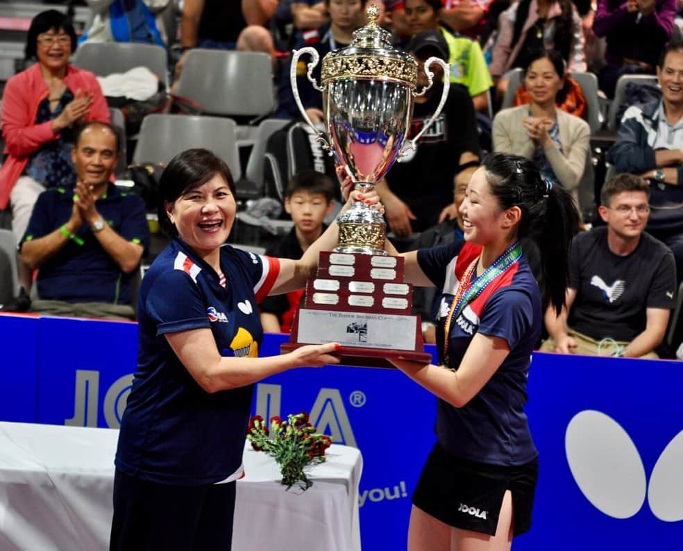 リリー・チャンのインスタグラム：「5x U.S. National Champion baby!!! 🖐🏆 Words cannot express how grateful I am to the team behind everything - my sponsor, @joolausa, my home club, ICC Table Tennis, my coaches, my family, friends, and fans. I never would have have gotten to this point without your support, so from the bottom of my heart, THANK YOU 🙏😭❤️ #2019USNationals  PC: Bill Greenblatt」