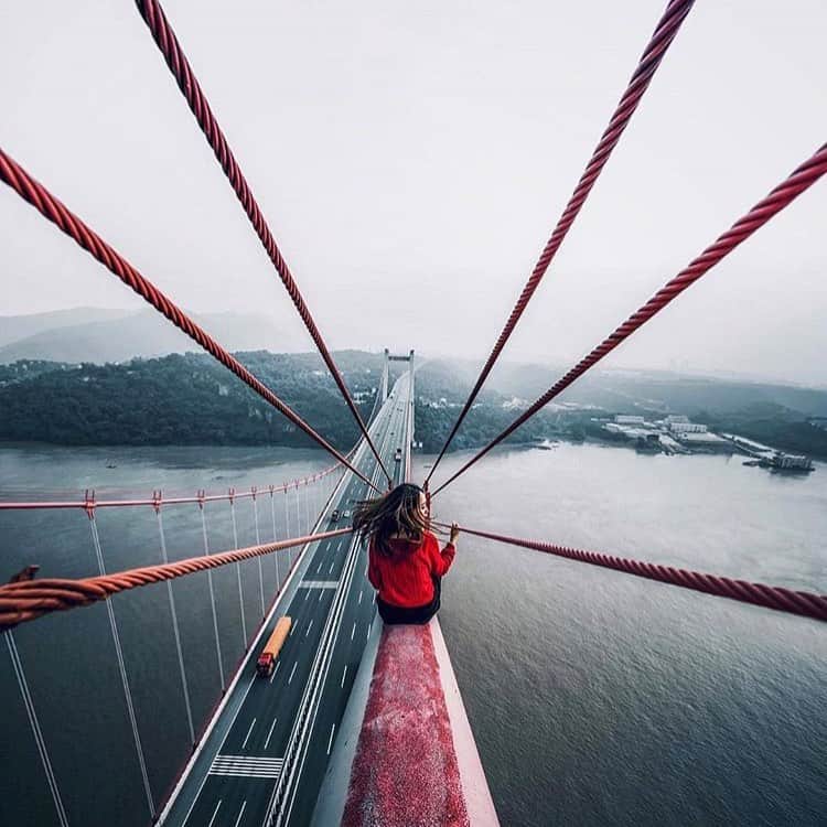 Oracle Corp. （オラクル）さんのインスタグラム写真 - (Oracle Corp. （オラクル）Instagram)「☁️ Here at Oracle, we refuse to stop climbing towards a better future for your #business. No matter which bridge you decide to cross, we’ll be at the top ready to guide you into the cloud with confidence and clarity! Can you identify this bridge? Hint: It is not the Golden Gate! 📸 @st_ella」7月11日 2時05分 - oracle