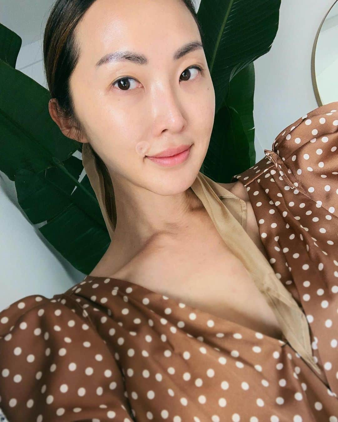 クリッセル・リムさんのインスタグラム写真 - (クリッセル・リムInstagram)「Saying buh-bye to my up-and-coming pimples before they get real thanks to @zitsticka. Check out my Stories as I show you how these tiny patches that have ingredient-filled microdarts have come to save my day 🙌🏻 #zitsticka #zittycommittee」7月11日 2時21分 - chrisellelim