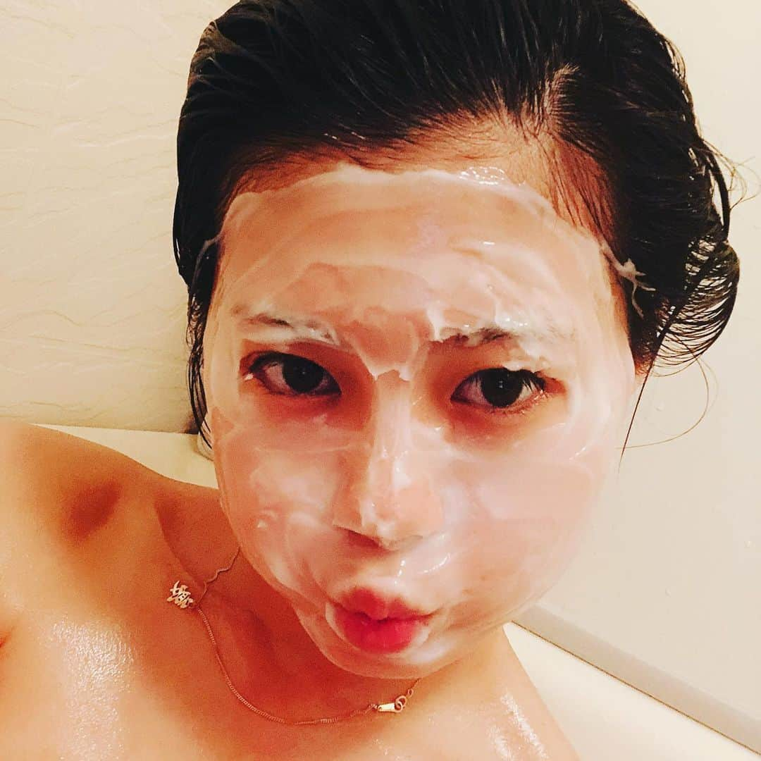 RaMuさんのインスタグラム写真 - (RaMuInstagram)「オンナだから水素パックしてる #ネックレスどないやねん」7月11日 2時28分 - dpandaramu