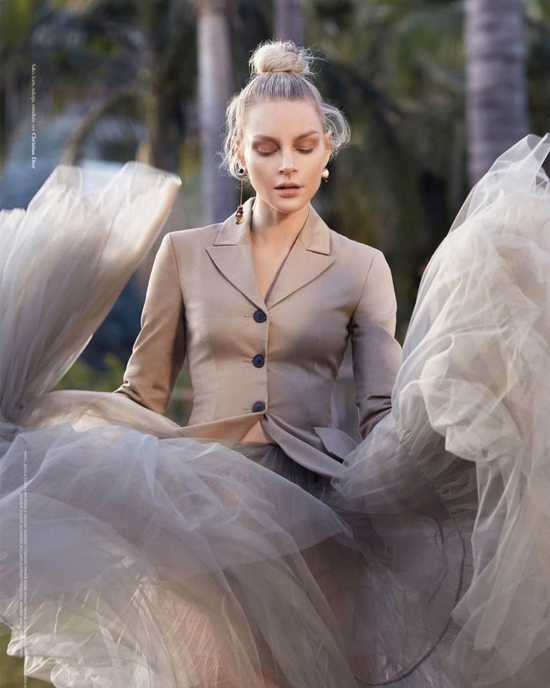 ジェシカ・スタムのインスタグラム：「Feeling fancy.  @HarpersBazaarSerbia  Fashion Stylist: @DaVianLain  Photographer: @GregSwalesArt  Hair: @AndrewFitzsimons  Makeup: @MiyakeMakeup  Manicurist: @JordannAguon  Producer: @ilarianiccolini」