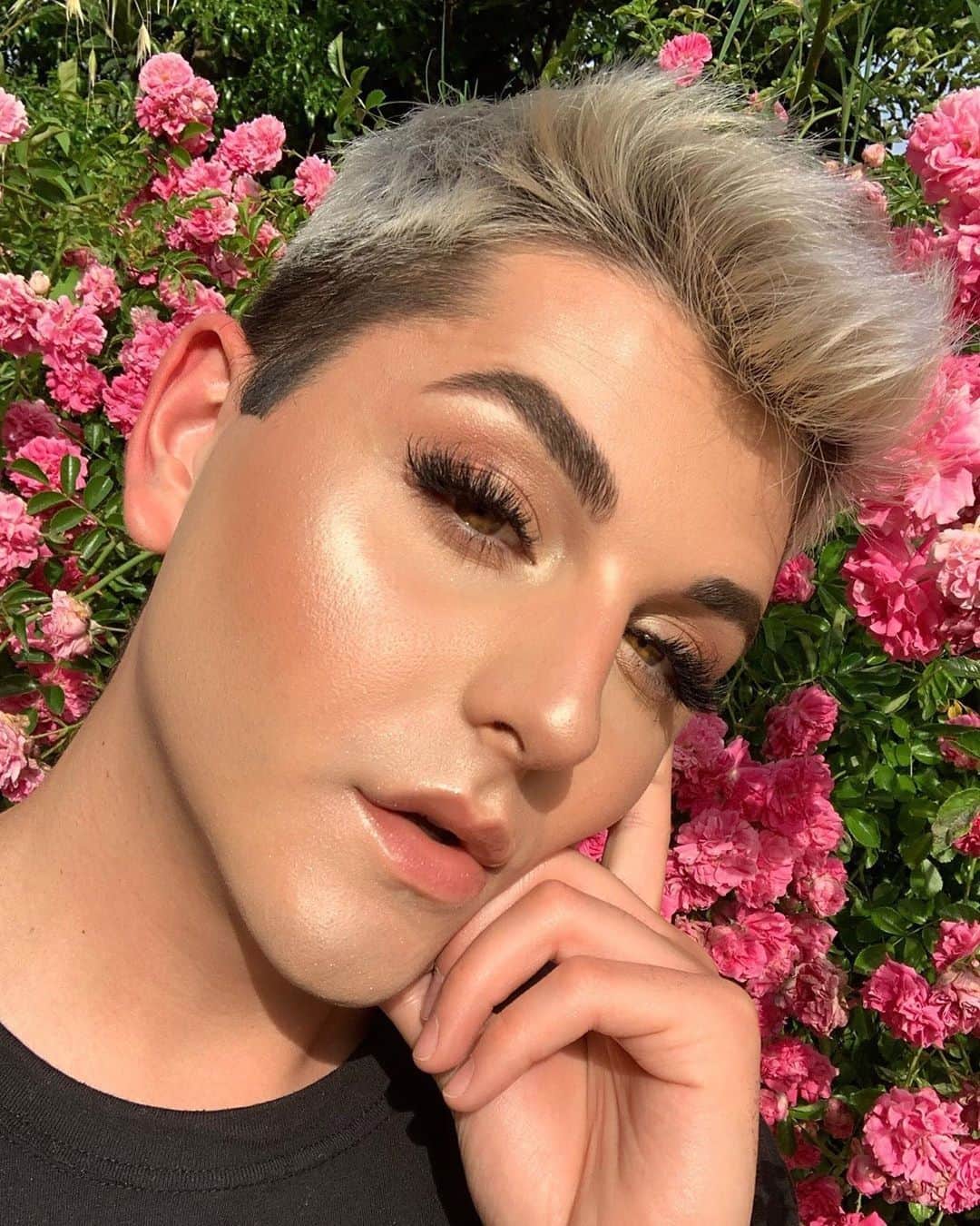 NYX Cosmeticsさんのインスタグラム写真 - (NYX CosmeticsInstagram)「Summertime magic ✨ 🌹 @itsantoniodm wears our Bare With Me Hydrating Jelly Primer + Bare With Me Tinted Skin Veil + California Beamin' Face & Body Bronzer + Fill & Fluff Eyebrow Pomade to create this fresh #MOTD ☀️💕 || #nyxcosmetics #nyxprofessionalmakeup #crueltyfreebeauty」7月11日 2時30分 - nyxcosmetics