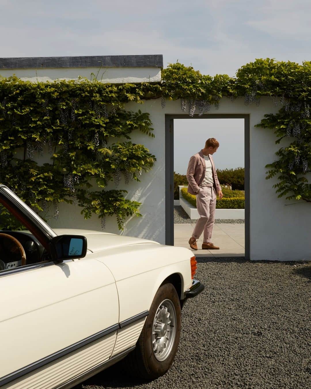 MR PORTERのインスタグラム：「Mirror, mirror...⁠ -⁠ The summer pieces you'll want to be seen in. Head to the link in bio. #MRPORTER」