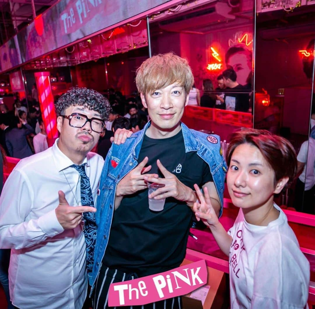 DJ U-ICHIさんのインスタグラム写真 - (DJ U-ICHIInstagram)「久しぶりの @___thepink___  相変わらず連日盛り上がってて この日もパンパン！ . . よくクラブは怖くて行けません！ とか、 行きたいけど… みたいな意見やメッセージをもらったりしますが、昔と比べて全然そんなことないと思います。 色んなイメージあるかと思いますが、、変わってます。 良い音とともに楽しめますよ！ . . お酒飲めなくても楽しめます！ この日は、いつか連れて遊びに行ったけど、いつかはお酒飲まないし、それでも楽しんでましたよ。 . . 隼人くんを始めスタッフのみんな楽しませてくれてありがとう😊 クラッチやケンタにも久しぶりに会えました！ . . みんなが楽しんでもらえる空間をいつも作ってるPINKのスタッフのみんなも本当に凄いと思います！ 行ったことない人や、色んなイメージをお持ちの方々もいるかと思いますが、、お客さんを楽しませる姿勢や楽しんでる空間は、みんなを幸せにしてくれますね！ . . 毎回行くと元気とパワーをいただくPINKのみなさん、ありがとうございました😊 また、遊び行きますし、DJやらせてください！ . . . _________________________________ #dj #djlife  #music #tokyo #nagoya #osaka #japan #tokyocameraclub  #home #streetphotography #thepink  #portraitvision #portraitfestival  #portraitpage #portraitmood #moodyportraits #ourportraitsdays #lifeportraits _________________________________ 📷 by  @takeshi_shimamoto」7月11日 2時45分 - djuichi_official