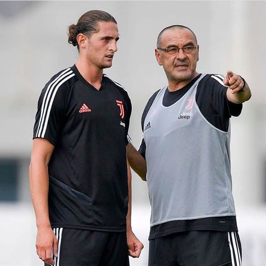 ポール・ポグバさんのインスタグラム写真 - (ポール・ポグバInstagram)「Primo allenamento di #Sarri con la squadra: a quanto pare, la #Juve ha scelto di non mandarlo in campo nudo 😂」7月11日 2時38分 - juvefanpage