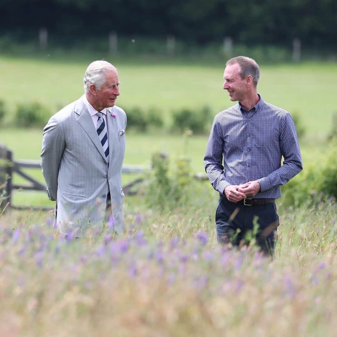 クラレンス邸さんのインスタグラム写真 - (クラレンス邸Instagram)「Today, The Prince of Wales carried out engagements in West Sussex. His Royal Highness first visited the new @l3harristech London training centre, which helps train new pilots and builds flight simulators used across the world. During the visit, HRH successfully completed a virtual take-off and landing at Glasgow airport on one of the flights simulators. The Prince also met cadets and young people taking part in the @princestrust Flying Scholarship Project, which will support three young people each year towards a future flying career.  Following this, The Prince visited the Millennium Seed Bank at @wakehurst_botanic_garden . The MSB stores seeds from around the world to provide a safety net for species at risk of extinction and currently contains over 2.25bn seeds. During the visit, The Prince viewed the ‘State of the World’s Plants’ exhibition and the propagation area, where HRH heard about the research carried out by @kewgardens . Before departing, His Royal Highness walked through the Coronation Meadow at Wakehurst Place. The Coronation Meadows Initiative was launched by HRH in 2012 to mark the 60th anniversary of The Queen’s Coronation. 📷 PA / Clarence House」7月11日 2時39分 - clarencehouse