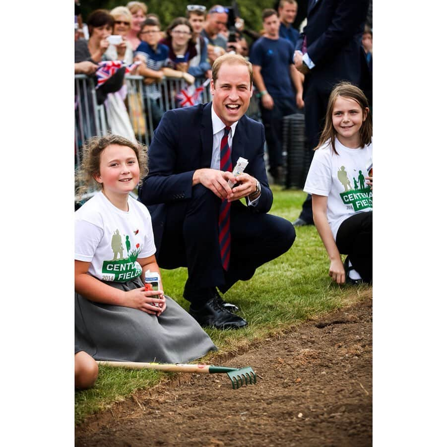 ウィリアム（ケンブリッジ公）さんのインスタグラム写真 - (ウィリアム（ケンブリッジ公）Instagram)「The Duke of Cambridge and The Duke of Sussex took part in the King Power Royal Charity Polo Day for the Khun Vichai Srivaddhanaprabha Memorial Polo Trophy.  The charity match helped raise funds and awareness for charities supported by Their Royal Highnesses.  Swipe to see some of the organisations who were being supported:  2. The English Schools Swimming Association, which encourages school children to learn to swim and compete at several levels - for their school, their district and their country.  3. Fields in Trust, who champion and support our parks and green spaces by protecting them for people to enjoy in perpetuity.  4. The Household Cavalry Operational Casualties Fund, which helps provide financial support to injured soldiers and their families, including those who have lost their lives on active service.  5. Irish Guards Appeal, which provides welfare support to both serving and former members of the Regiment and their families.  6. Mountain Rescue England and Wales, an entirely voluntary service who work on call 24 hours a day, 365 days a year.  7. The Royal Marsden, a world-leading cancer centre specialising in cancer diagnosis, treatment, research and education.  8. The Passage, providing homeless people with support to transform their own lives.  9. Welsh Rugby Charitable Trust, which supports severely injured players from Wales.  Other organisations to benefit include African Parks, Henry van Straubenzee Memorial Fund, The Invictus Games Foundation, Map Action, The Queen’s Commonwealth Trust, RFU Injured Players Foundation and Rhino Conservation Botswana.  The event raised £1 million for the fifteen benefitting charities. 📷 PA」7月11日 2時42分 - princeandprincessofwales