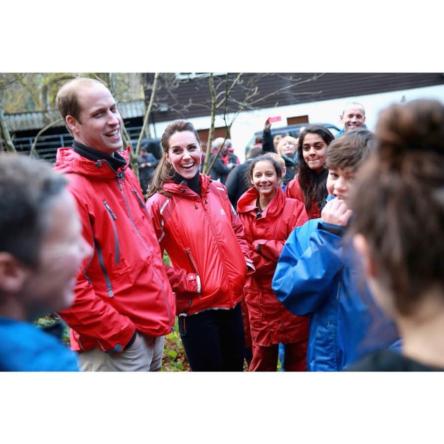 ウィリアム（ケンブリッジ公）さんのインスタグラム写真 - (ウィリアム（ケンブリッジ公）Instagram)「The Duke of Cambridge and The Duke of Sussex took part in the King Power Royal Charity Polo Day for the Khun Vichai Srivaddhanaprabha Memorial Polo Trophy.  The charity match helped raise funds and awareness for charities supported by Their Royal Highnesses.  Swipe to see some of the organisations who were being supported:  2. The English Schools Swimming Association, which encourages school children to learn to swim and compete at several levels - for their school, their district and their country.  3. Fields in Trust, who champion and support our parks and green spaces by protecting them for people to enjoy in perpetuity.  4. The Household Cavalry Operational Casualties Fund, which helps provide financial support to injured soldiers and their families, including those who have lost their lives on active service.  5. Irish Guards Appeal, which provides welfare support to both serving and former members of the Regiment and their families.  6. Mountain Rescue England and Wales, an entirely voluntary service who work on call 24 hours a day, 365 days a year.  7. The Royal Marsden, a world-leading cancer centre specialising in cancer diagnosis, treatment, research and education.  8. The Passage, providing homeless people with support to transform their own lives.  9. Welsh Rugby Charitable Trust, which supports severely injured players from Wales.  Other organisations to benefit include African Parks, Henry van Straubenzee Memorial Fund, The Invictus Games Foundation, Map Action, The Queen’s Commonwealth Trust, RFU Injured Players Foundation and Rhino Conservation Botswana.  The event raised £1 million for the fifteen benefitting charities. 📷 PA」7月11日 2時42分 - princeandprincessofwales