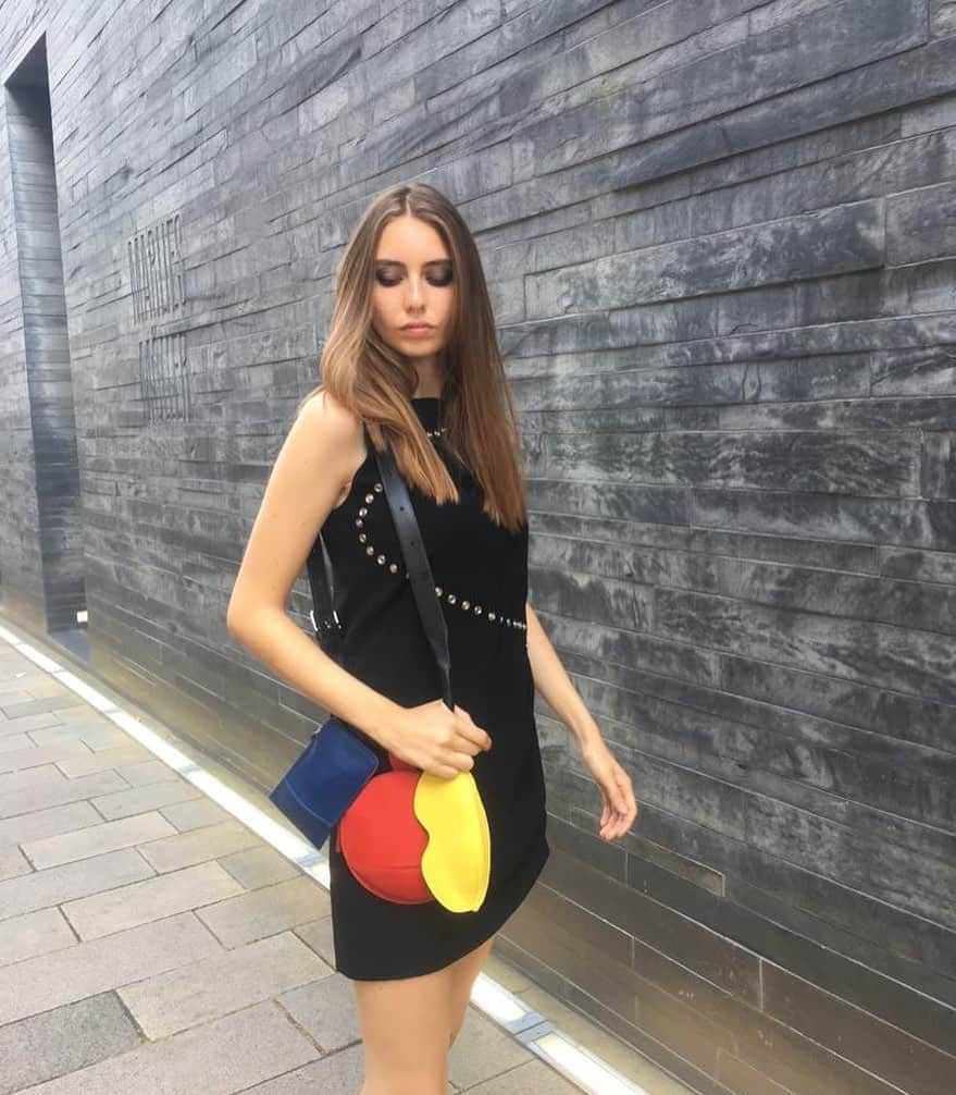 ジョン リベさんのインスタグラム写真 - (ジョン リベInstagram)「My little black dress with a splash of colour . . . . . . . #johnribbe#bag#dress#bags#handbag#handbags#littleblackdress#nightout#soiree#party#chic#fashion#design#designer#sac#sacamain#fete#pfw#style#instapic#fashionista#baglover#colour」7月11日 2時52分 - johnribbe