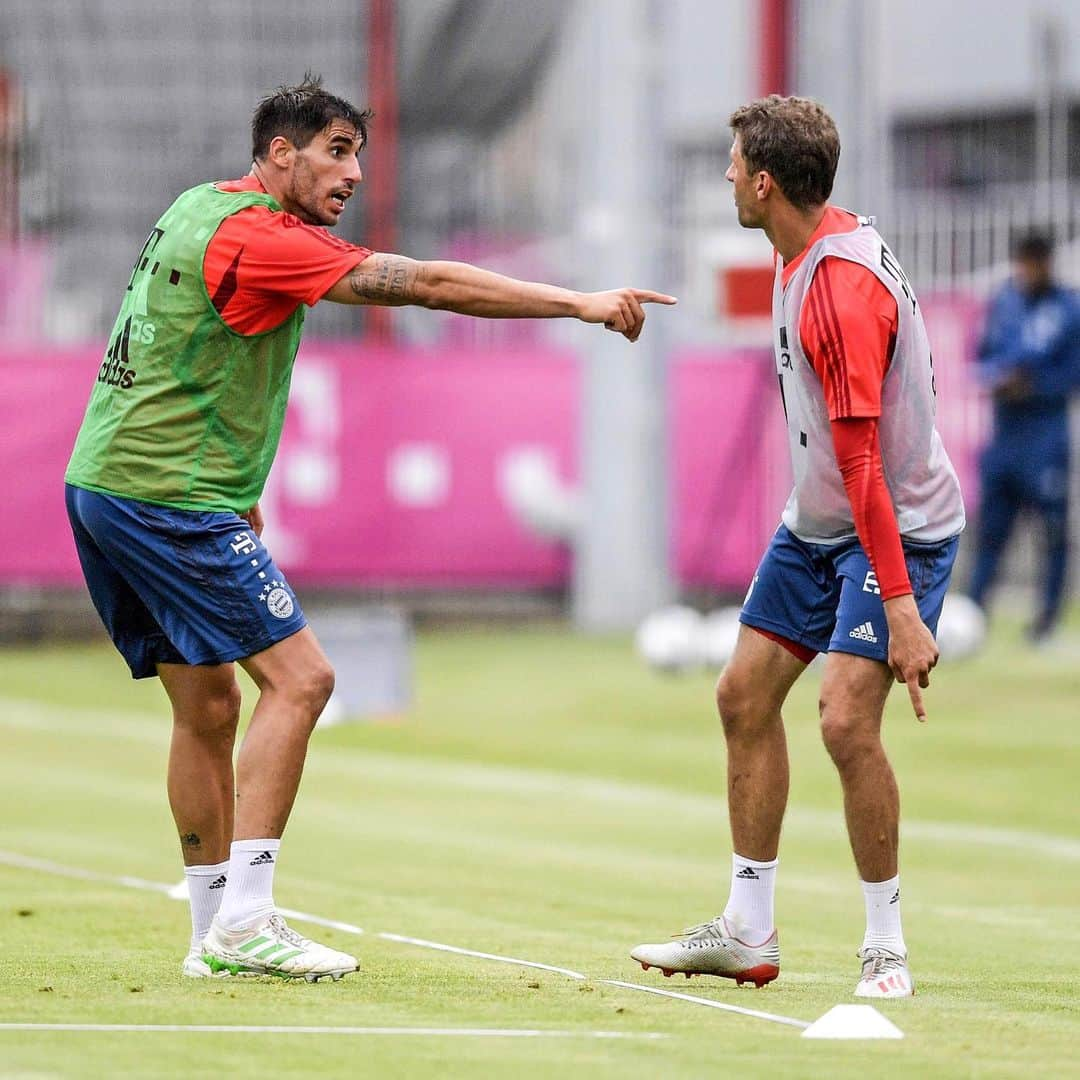 ハビ・マルティネスさんのインスタグラム写真 - (ハビ・マルティネスInstagram)「Thomas, better you obey your veterans... 😂🤣 #Javi8 #esmuellert #MiaSanMia 😉」7月11日 3時03分 - javi8martinez