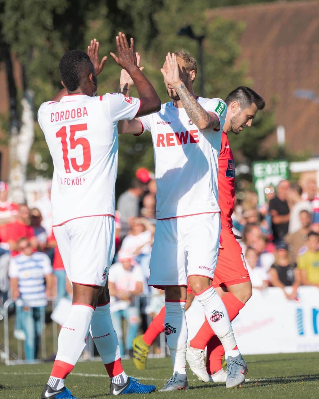 1.FCケルンさんのインスタグラム写真 - (1.FCケルンInstagram)「Tore, Tore, Tore: Der #effzeh gewinnt das Testspiel gegen den FC Bad Dürrheim mit 16:0 ❤️⚪️ #Trainingslager #Köln #Kölle」7月11日 3時02分 - fckoeln