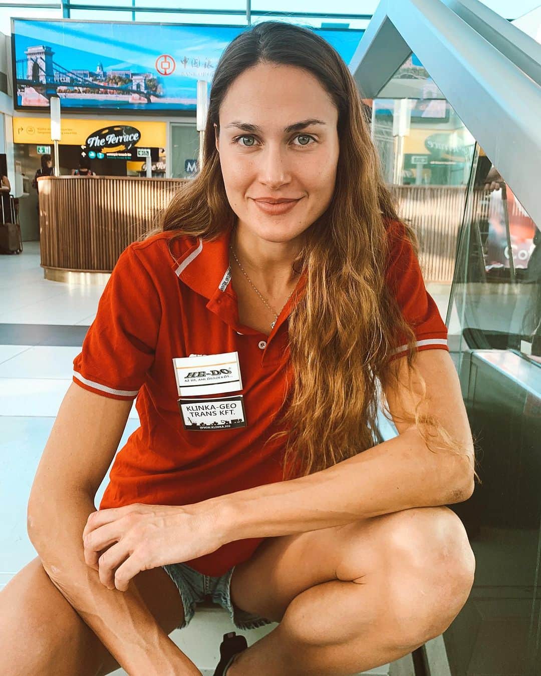 ズザンナ・ヤカボスのインスタグラム：「Indulunk a Világbajnokságra 🥳💪🏼🌊 ti hogy bírjátok a 10 órás repüléseket? 🐝 könyv, netflix, altató? 😅😅 #southkorea #longtrip #RoadToGwangju #worldchampionship #swimming #fina1908 #teamhun #hungary」