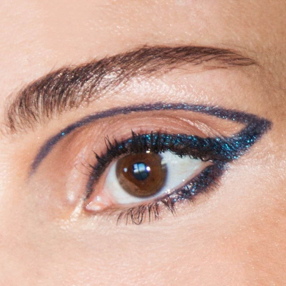 Smashboxのインスタグラム：「Still feeling the *blues* now that our holiday weekend is over 🌊」