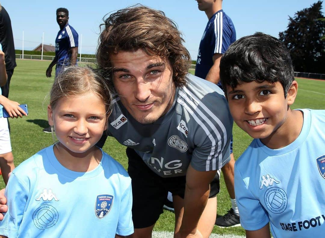 レスター・シティFCさんのインスタグラム写真 - (レスター・シティFCInstagram)「Meeting some local youngsters from Thonon Évian FC 😀😀😀 . . . #lcfc」7月11日 3時31分 - lcfc