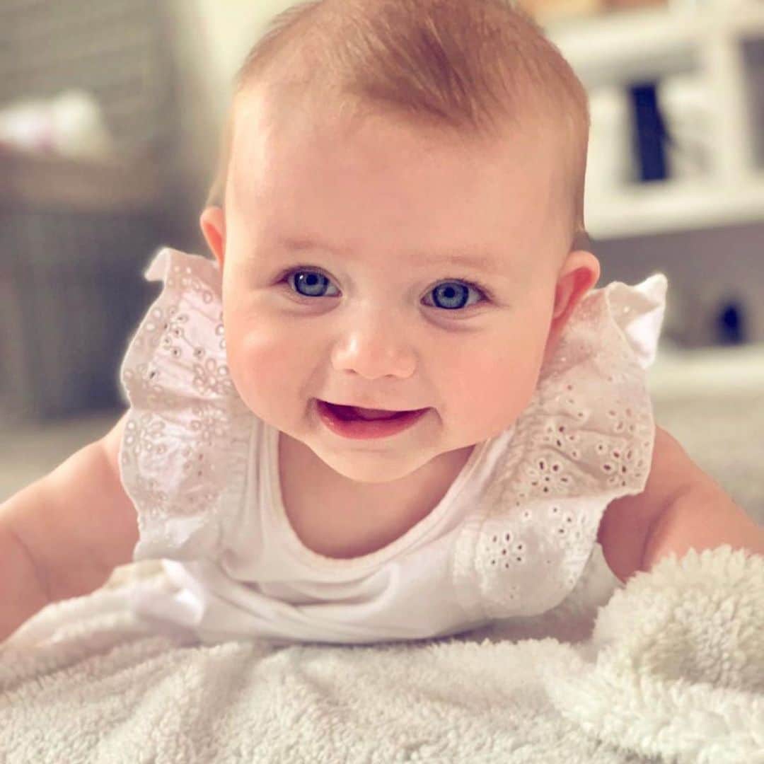 マックス・ウィットロックのインスタグラム：「#repost @Leah.whitlock - “Growing up so fast! 👶🏻❤️”」