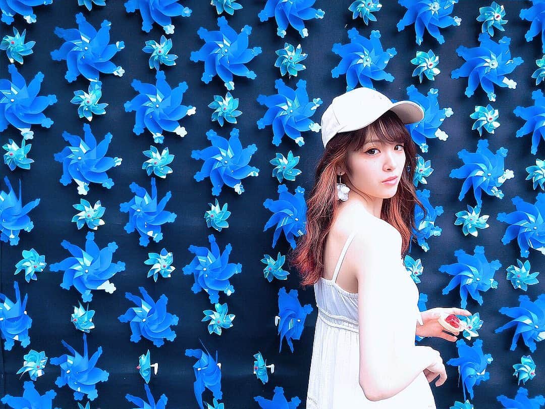 のインスタグラム：「梅雨はまだ続きそうですね💙☔️ #梅雨 #梅雨コーデ #ワンピース #ootd #todaysfashion #guess #cecilmcbee #浅草 #asakusa #楽チンコーデ #韓国ファッション #韓国コスメ」