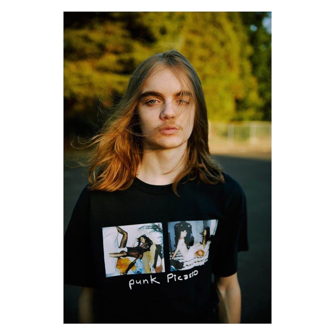のインスタグラム：「Larryclark x F-LAGSTUF-F Collaboration Items  Online and rest of Japan retailers, releasing from July 20th 11AM #flagstuff  #larryclark  @larryclarkofficial  Photographer #KentaSawada @swdknt  Stylist#RyotaYamada @ryotayamada______ Coordination @mitsuyukinakamura」