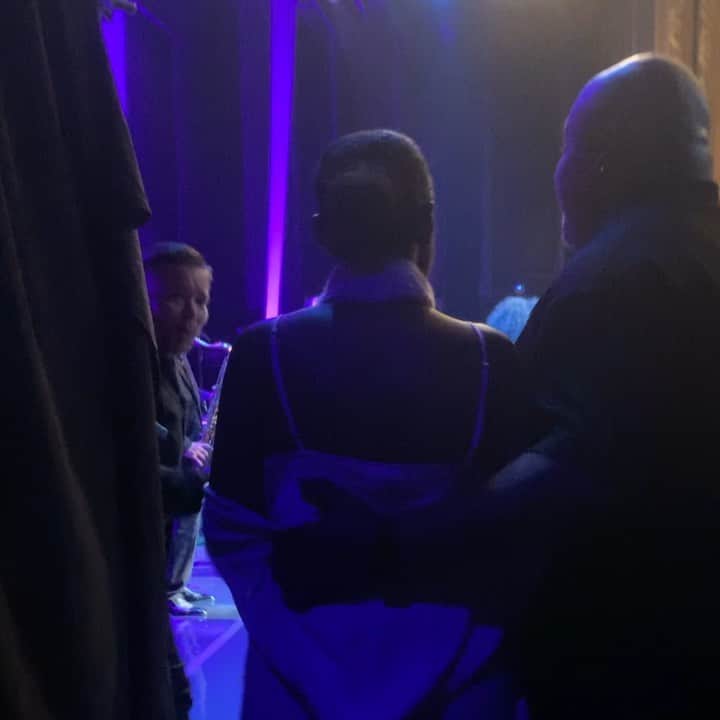 ジェニファー・ハドソンのインスタグラム：「@dianaross Still got me in shock! Yal ,  I did not see this coming ! On tonight  I went to see @dianaross in concert , at best I wanted a picture . So I surely didn’t expect or believe it when they told me @dianaross want you to come to the stage ! if @dianaross say for u to come to the stage , u come to the stage !  To be continued......」