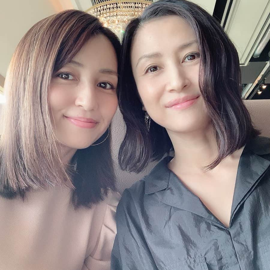 矢田亜希子さんのインスタグラム写真 - (矢田亜希子Instagram)「先日、脚本家の相沢友子さんとランチ♪もう昔々から仲良くさせていただいています♡出逢いは私が２０歳くらいの頃かな、やまとなでしこというドラマの時。 今日は、前々から楽しみにしていた新しい作品のドラマの衣装合わせなどへ。 #ランチ#相沢友子 さん#やまとなでしこ#恋ノチカラ #私を旅館に連れてって#トレース科捜研の男」7月11日 13時44分 - akiko_yada