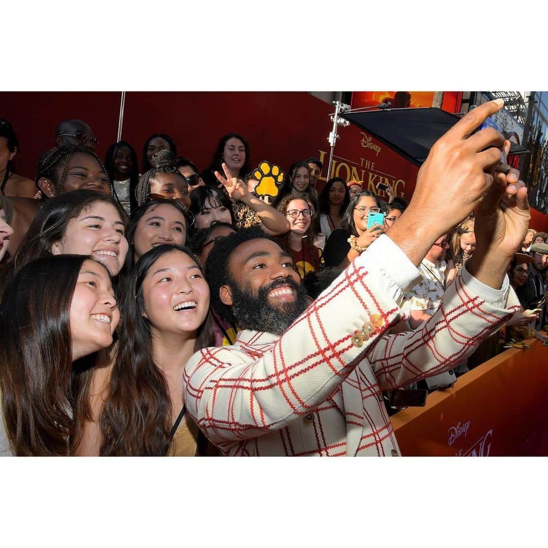 ビルボード・ジャパンさんのインスタグラム写真 - (ビルボード・ジャパンInstagram)「All hail the King @childishgambino , the Queen @beyonce and Destiny’s Child at #TheLionKing premiere 👑🙏﻿ ﻿ 8月9日から日本公開する映画『ライオン・キング』のシンバ役のドナルド・グローヴァー、ナラ役のビヨンセら豪華キャストがワールドプレミアに登場。デスティニーズ・チャイルドのケリーとミシェルも会場に駆けつけてデスチャ3ショットも実現🦁🎶﻿ ﻿ 📷: 2019 Disney Enterprises, Inc. All Rights Reserved.」7月11日 13時53分 - billboard_japan